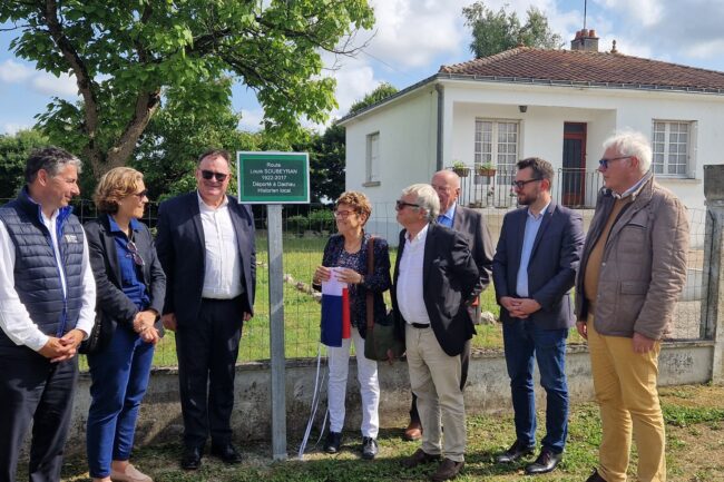 plaques ont été dévoilées dans le centre de La Limouzinière.28 octobre 1944 au 29 avril 1945, ancien président de l’association Fils des tués, Louis Soubeyran est le fils d’Augustine et Numa Soubeyran, lui-même résistant et déporté à Buchenwald. En accord avec la famille et pour honorer sa mémoire, une portion de route portera désormais son nom. La seconde plaque vient ensuite rappeler l'emplacement de l'église Notre-Dame de La Limouzinière, brûlée et détruite en mars 1794. La plaque vient reprendre un extrait de l'histoire très détaillée de La Limouzinière écrite par Louis Soubeyran. Deux plaques venant remémorer l'histoire de notre commune et la mémoire de Vicomtais qui l'ont marqué. Un grand merci aux enfants de Louis Soubeyran pour leur accueil permettant de rappeler l'histoire de leur père et aux bénévoles de l'association Prymosta pour leur engagement à entretenir la flamme de notre histoire.